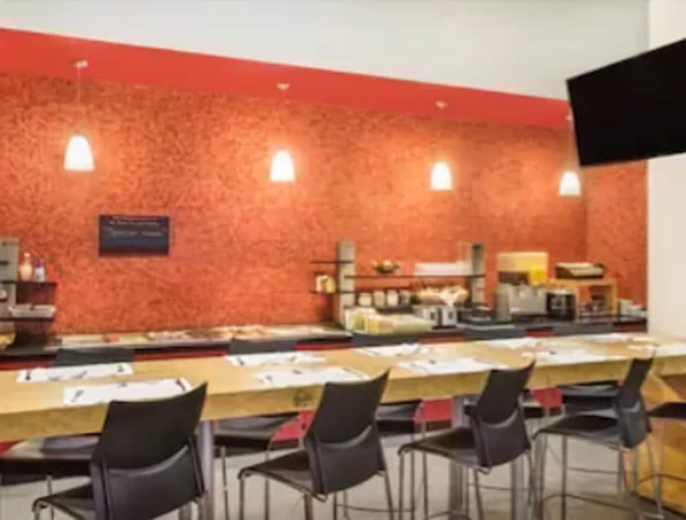 安可圣路易斯波托西华美达酒店 外观 照片